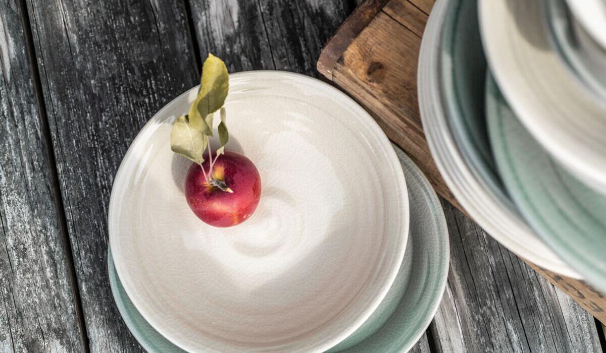 BELMONT CRACKLE IVORY DINNERWARE with an apple inside 